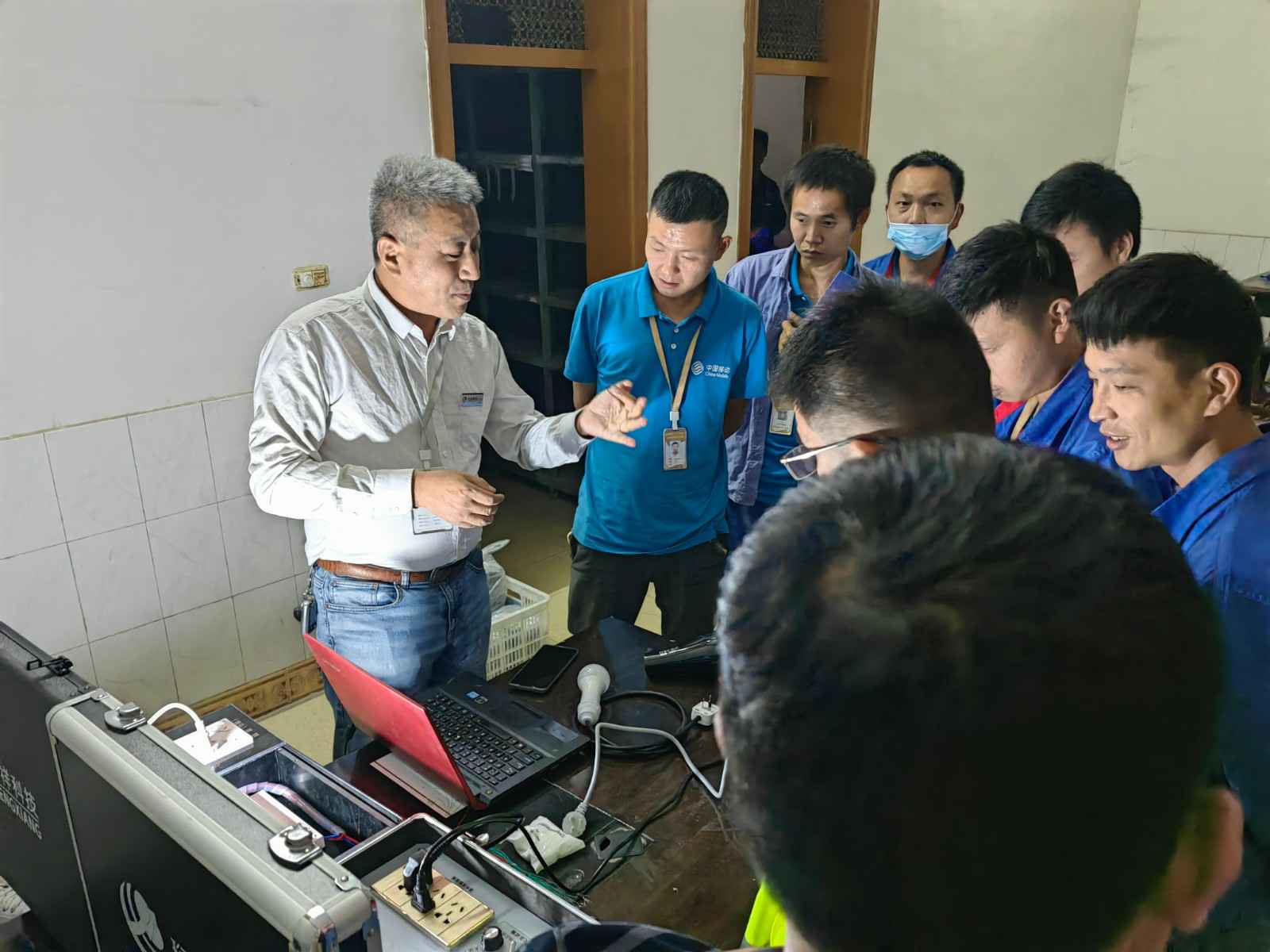 郑州赖瑞摄影服务有限公司为中移铁通有限公司安全用电培训