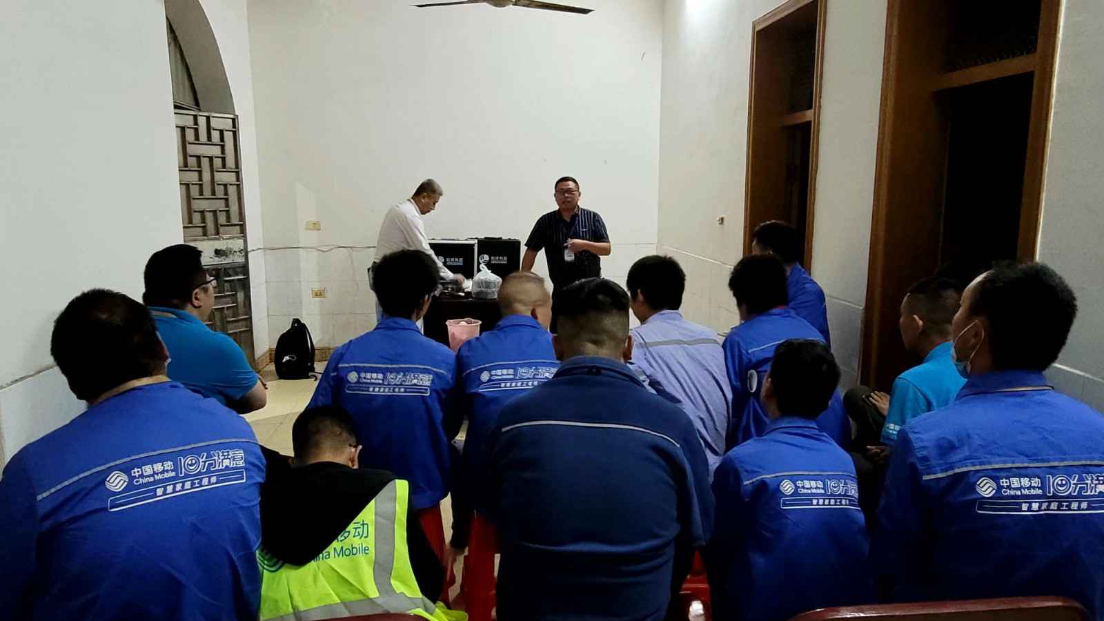 郑州赖瑞摄影服务有限公司为中移铁通有限公司安全用电培训